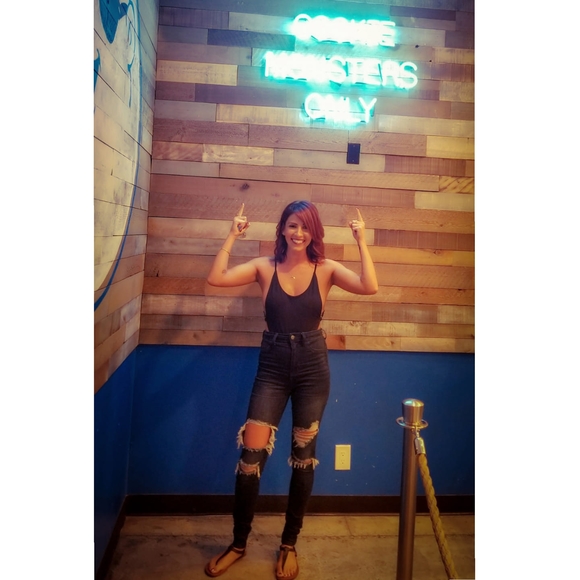 Meet your Posher, Jessica - Picture 1 of 1